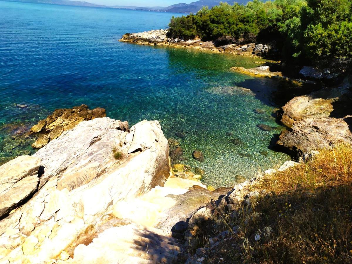 Villa Leonidas Greecefiloxenia 레포카스트론 외부 사진