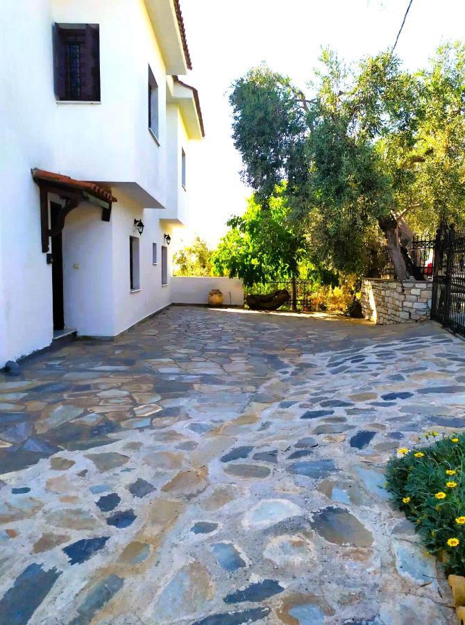 Villa Leonidas Greecefiloxenia 레포카스트론 외부 사진